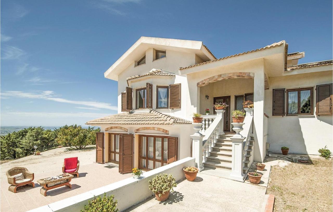 Stunning Home In Sennori -Ss- With Kitchen Exterior foto